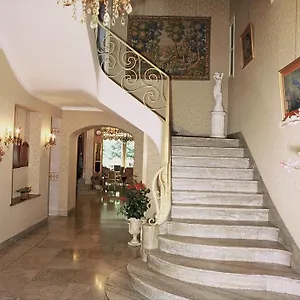 https://excelsior-lourdes.midi-pyreneeshotels.com